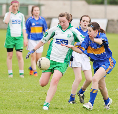 Action from the under 14 ladies league game between Aodh Ruadh and Kilcar.