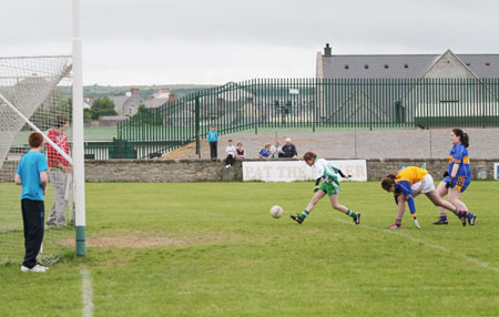 Action from the under 14 ladies league game between Aodh Ruadh and Kilcar.