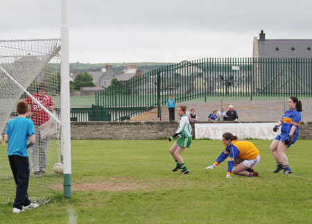 Action from the under 14 ladies league game between Aodh Ruadh and Kilcar.