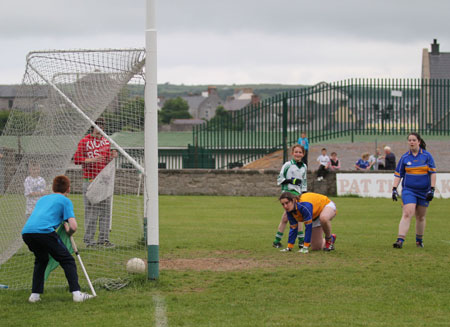 Action from the under 14 ladies league game between Aodh Ruadh and Kilcar.