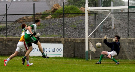 Action from the intermediate reserve championship game against Buncrana.