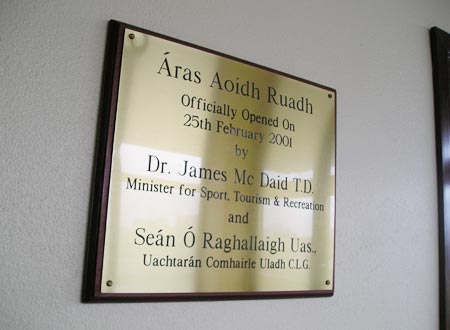 Aras Aoidh Ruadh plaque.