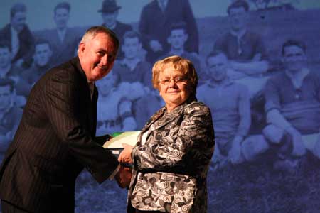 Christy Cooney makes the presentation to Eileen Kennedy.