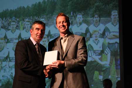 Tom Daly makes the presentation to Charlie O'Donnell.