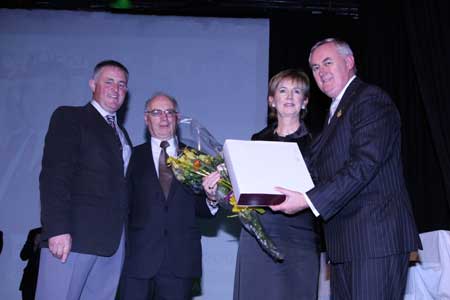 Club Chairman, Terence McShea, and Club Secretary, John Magee, presents Uachtarn CLG, Christy Cooney and wife Aine with a token of appreciation.